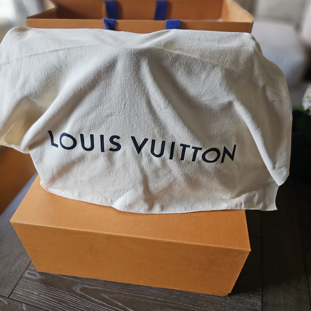 Louis Vuitton Monogram Canvas • On The Go - Picture 13 of 13